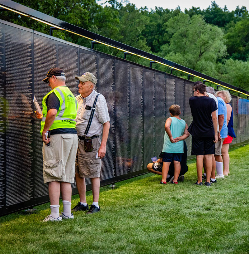 people-looking-at-wall